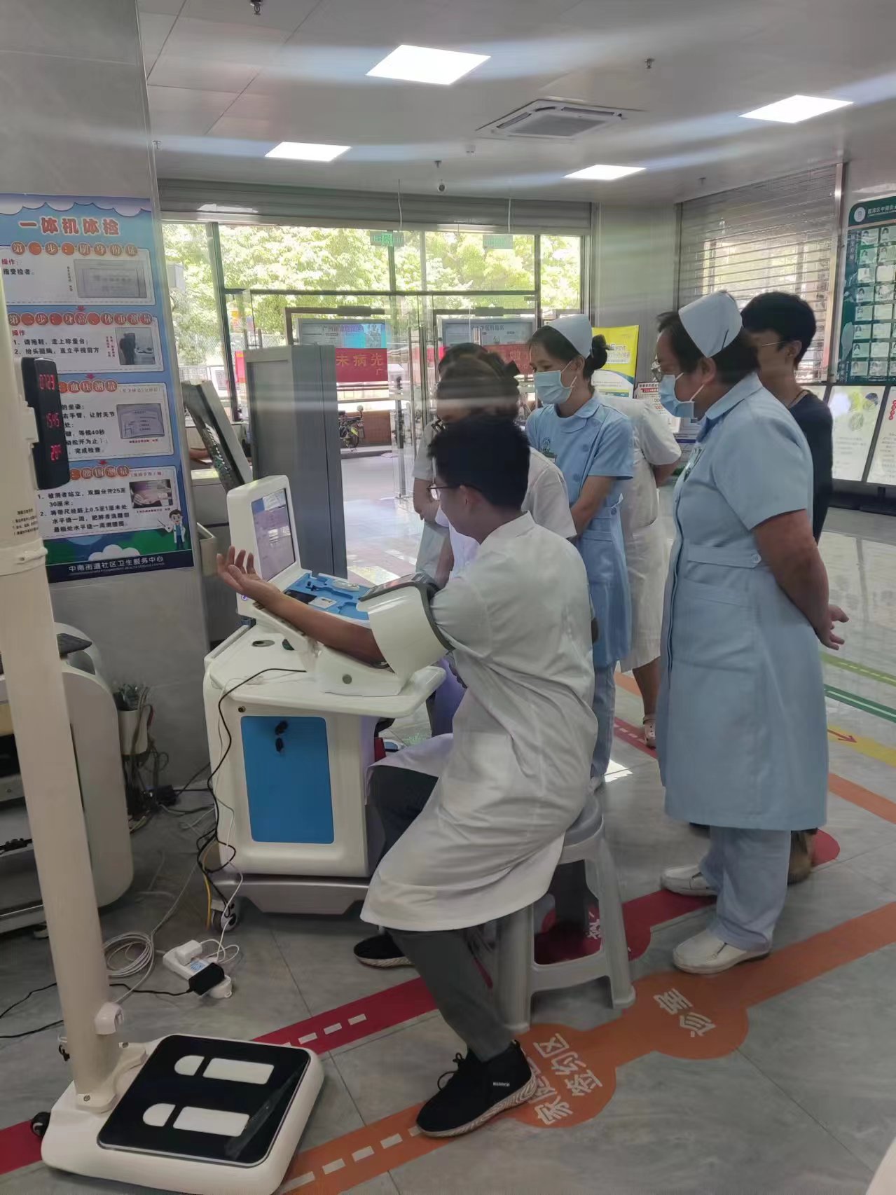 Guangzhou Liwan District Zhongnan Street Community Health Service Center V6000 Training 2