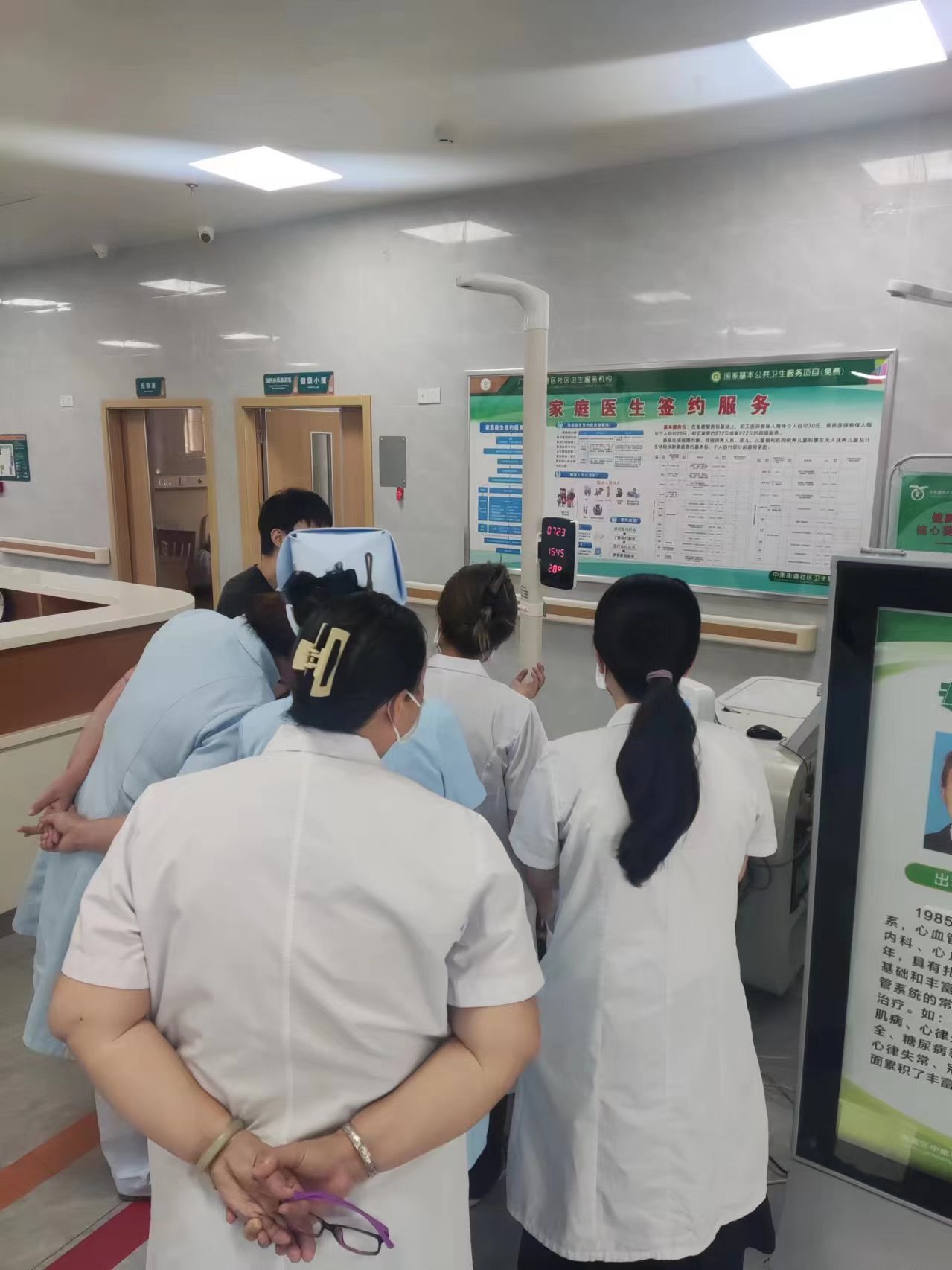 Guangzhou Liwan District Zhongnan Street Community Health Service Center V6000 Training 1